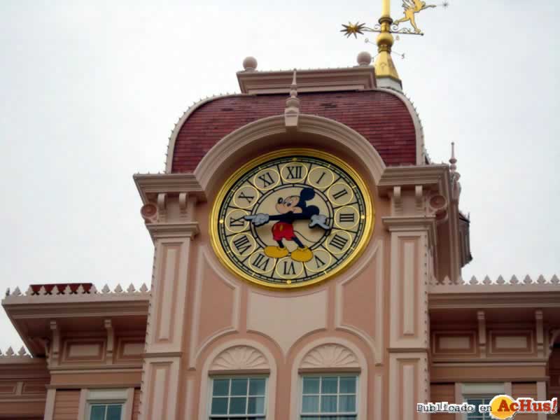 Imagen de Disneyland Paris  Reloj del Hotel Disneyland